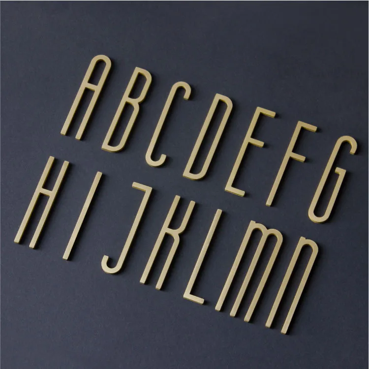 Goldfarbene, selbstklebende Buchstaben aus massivem Messing, 7 cm, 10 cm, englische Alphabet-Zahlen für Haustür, Adresse, Geschäft, Namensschild, Hochzeit, Heimdeko