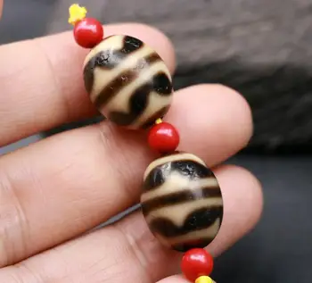 

A Pair 2X Tibetan Old Agate Ivory Color Double Tiger Tooth Daluo dZi Bead Amulet