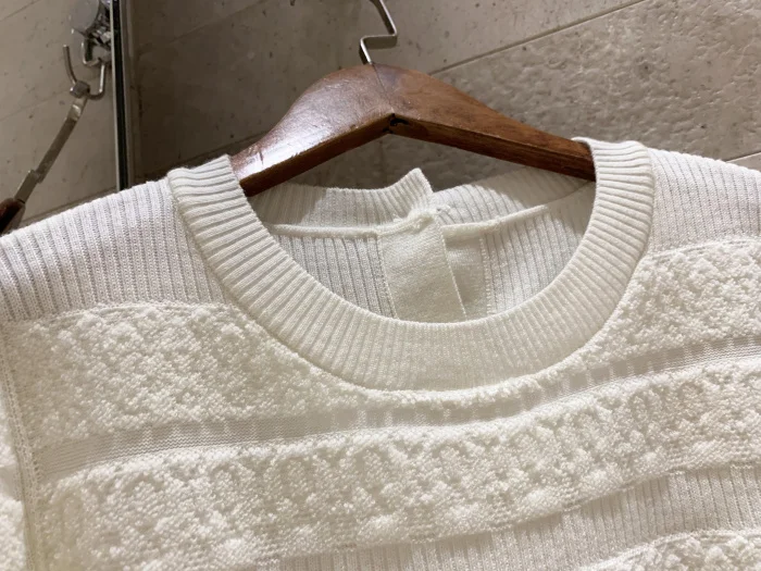 Осенне-зимний шерстяной свитер с круглым вырезом, вязаный свитер, изысканный базовый пуловер с длинными рукавами и пуговицами на спине, вязаный пуловер высокого качества