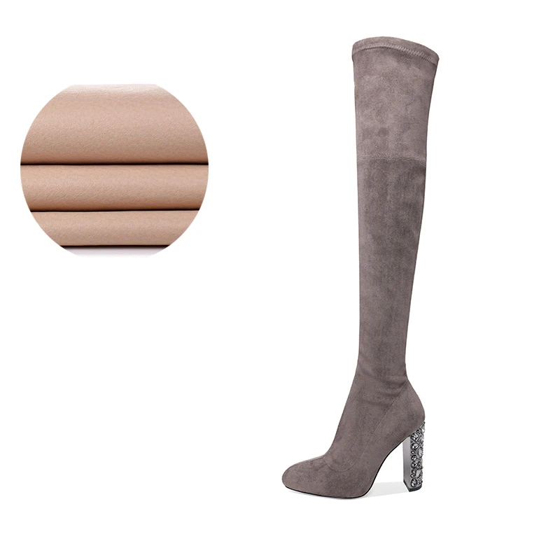 Серый Эластичные сапоги выше колен на очень высоком каблуке с круглым носком 10 см; женские сапоги-носки; стразы; яркий квадратный каблук; модная женская обувь - Цвет: Серый
