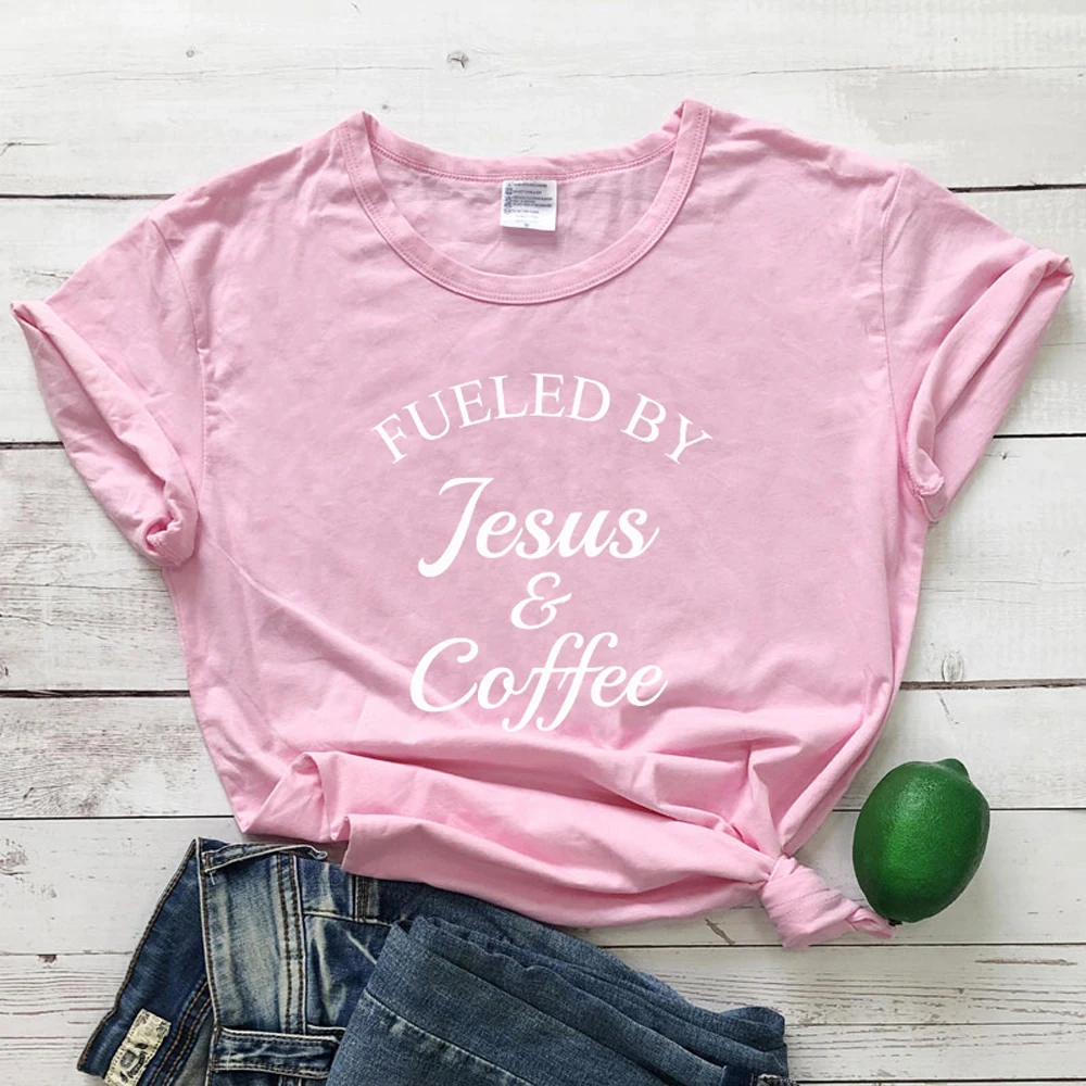 Fueled By Jesus& coffee Футболка женская Религиозная Христианская графическая Футболка Топ модная женская Мотивационная Библейская стих церковная футболка