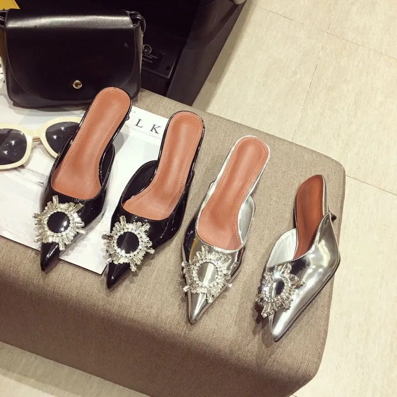 Черные, серебряные лакированные кожаные женские туфли на высоком каблуке; женские шлепанцы; модные женские шлепанцы с острым носком и кристаллами; модельные туфли из органической кожи