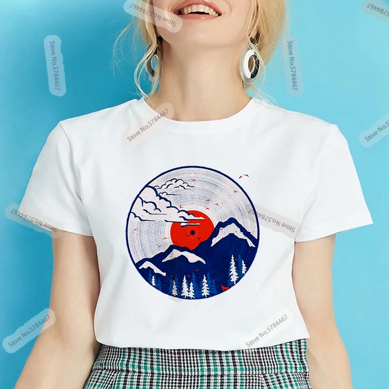Футболка VOGUE MTN LP женская с круглым вырезом белый хипстерский топ наушниками в