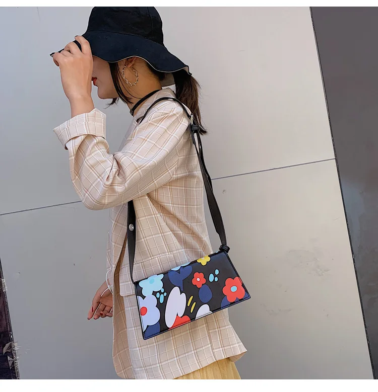 Women new Korean version of fashion women's bag ladder small flower printing broadband single shoulder slant | Багаж и сумки