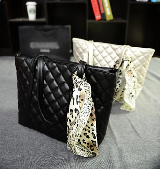 

Women's bag 2020 winter new scarf hand bag fashion Korean version of rhombic embroidered shoulder bag tide women's bag