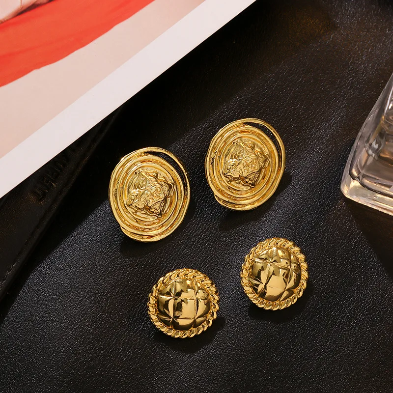 Новые японские корейские винтажные Золотые круглые серьги-гвоздики с металлической пуговицей для женщин, модные ювелирные изделия в стиле ретро