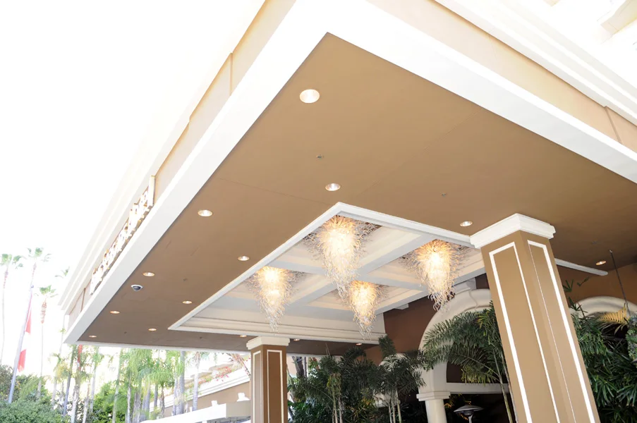 White Middle Latest Design Murano Ceiling Blown Glass Chandelier for Hotel Decoration