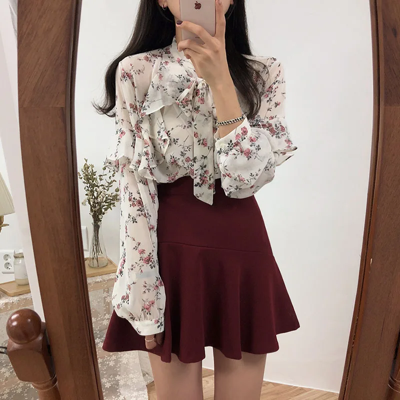 

2019 Spring Basic Shirts Blouses Women Japan Preppy Styel Cute Sweet Girls Black White Floral Printed Ruffled Bow Tie Top Shirt