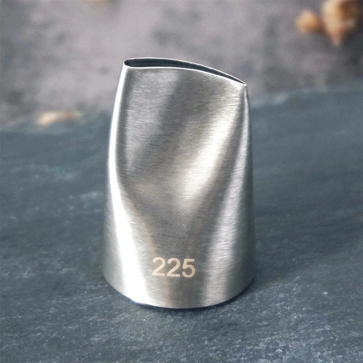 #225 Piping Nozzle Korea Bean Paste Rose Petal Icing Tips Cake Decorating Nozzles Cream Pasting Tools Medium Size #225 Piping Nozzle Korea Bean Paste Rose Petal Icing Tips Cake Decorating Nozzles Cream Pasting Tools Medium Size