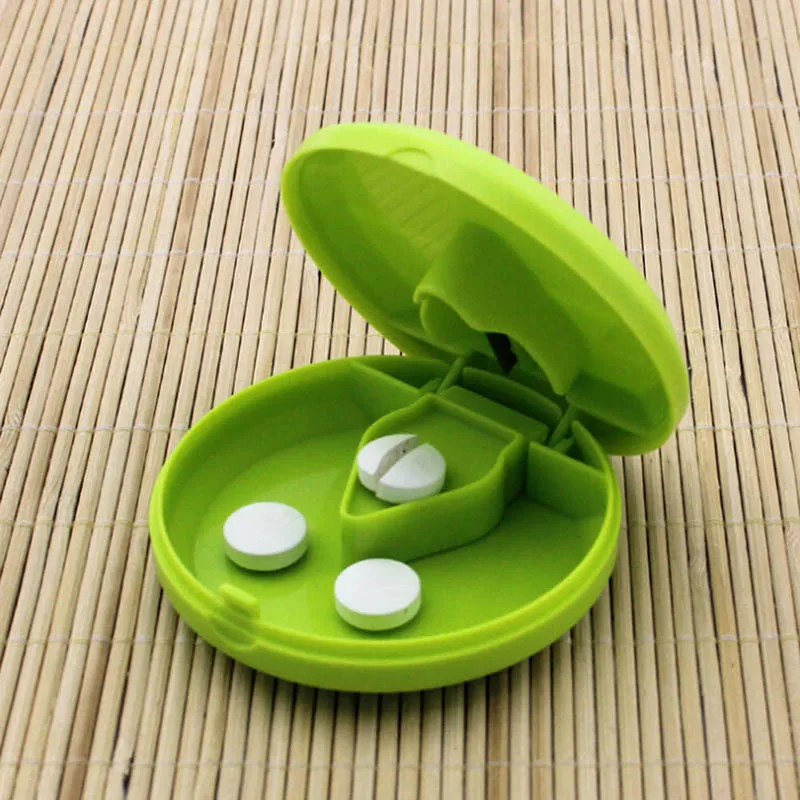 Зеленый Портативный мини Smal Pill Cutter Splitter разделитель чехол для хранения лекарств отсек держатель таблеток разветвители - Цвет: Зеленый