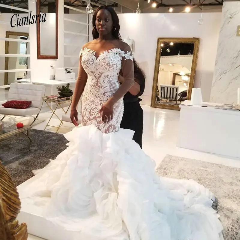 Sheer Lange Mouwen Mermaid Trouwjurken Jewel Hals Lace Geappliceerd Cascading Ruches Rok Kapel Trouwjurk Bruids Jurk Sheer Lange Mouwen Mermaid Trouwjurken Jewel Hals Lace Geappliceerd Cascading Ruches Rok Kapel Trouwjurk Bruids Jurk