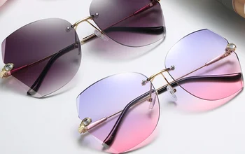 

026 2020 hot new light Sunglasses large frame fashion glasses