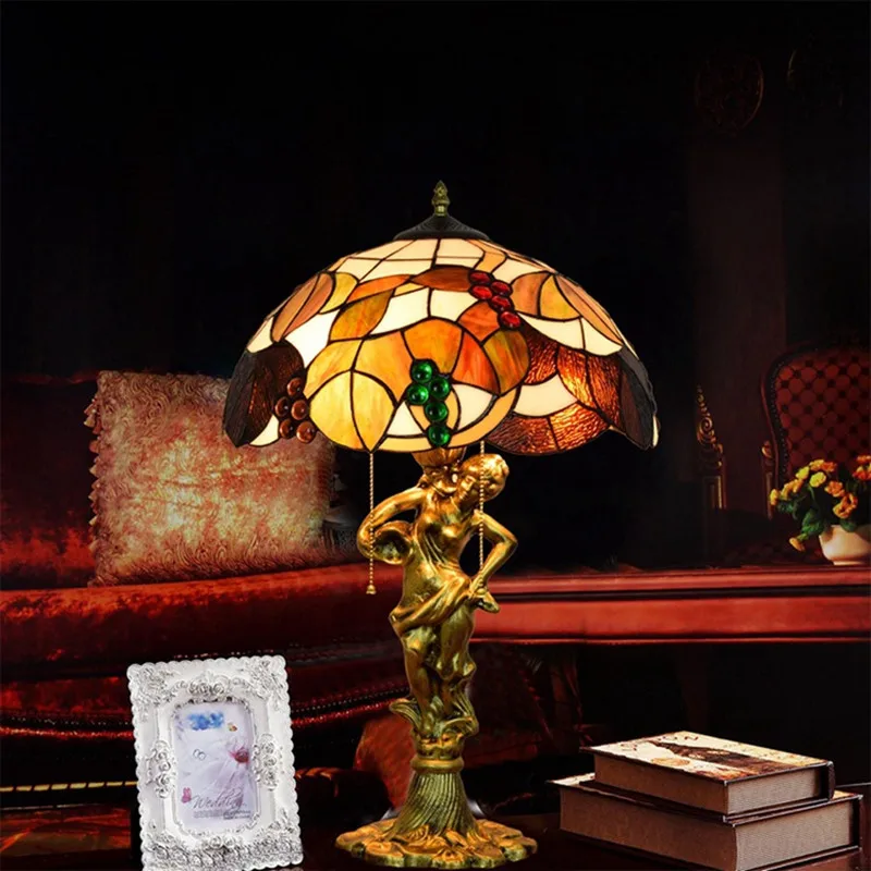 

Светильник в европейском стиле ретро для украшения красоты Бар Клуб гостиная спальня Тиффани коричневый виноград Настольная лампа E27
