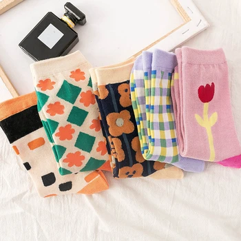 

AOMU 3 Pairs Cute Cartoon Stripe Flower Print Girls Kawaii Socks meias Korean Colorful Funny Socks Autumn Winter for Ladies