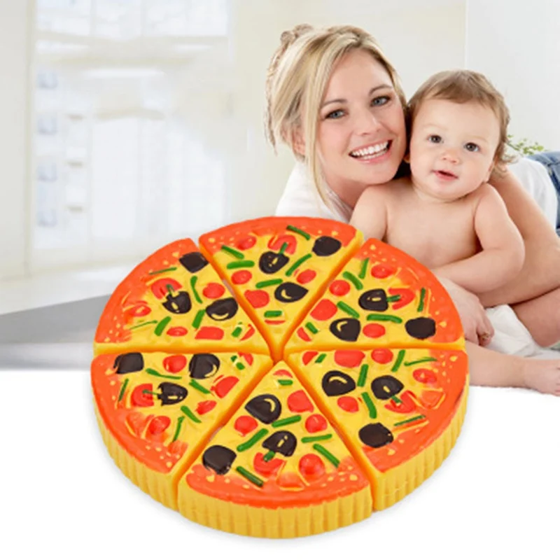Детское моделирование пиццы, нарезанные для маленьких детей, играя в игры, миниатюрные продукты
