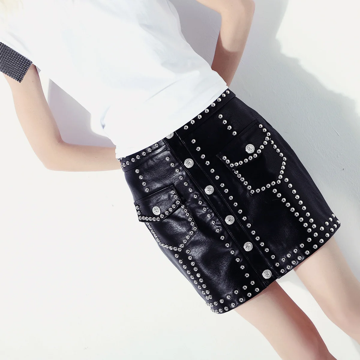 MEVGOHOT, женская короткая панк-юбка из искусственной кожи с заклепками, светоотражающая яркая Тяжелая Рабочая мини-юбка, пуговицы для юбки, Женская юбка HD2634