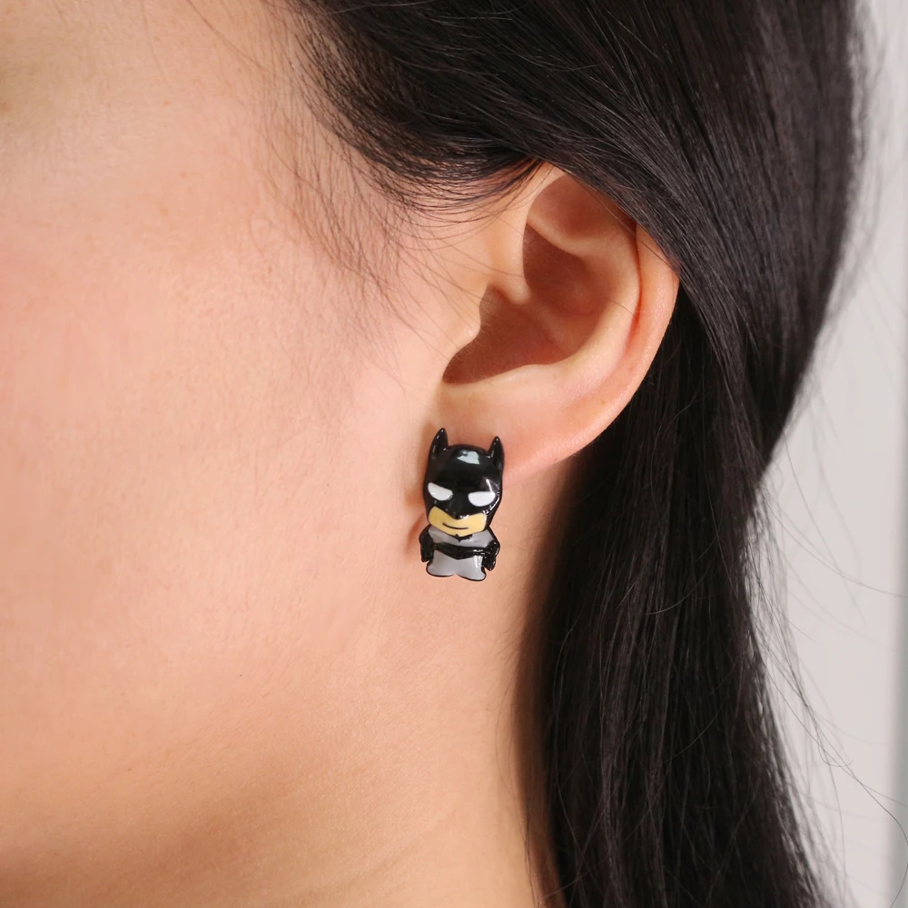 Креативные Мультяшные Мстители 4, косплей, серьги-гвоздики, эмаль, две половины Человека-паука, Бэтмена, Железного человека, эмалированные серьги-гвоздики, ювелирные изделия, Gif