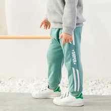 19 весенняя одежда для маленьких детей; спортивные штаны для малышей; однотонные брюки на лямках; модная универсальная эластичная одежда с надписью