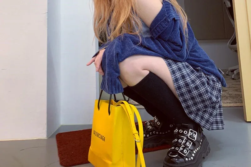 Танкетке Flatform высокое качество заклепка Rock Stud туфли кроссовки дизайнер сандалии женщины на платформе роскошь Harajuku закрытый носок гладиатор квартира Лето