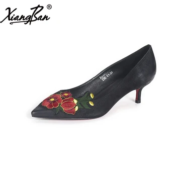 

Women Pointed Shoes Stilettos Heels Black Embroidery Genuine Leather Pumps Fashion Ladies Shoes Elegant 2018 Spring Xiangban