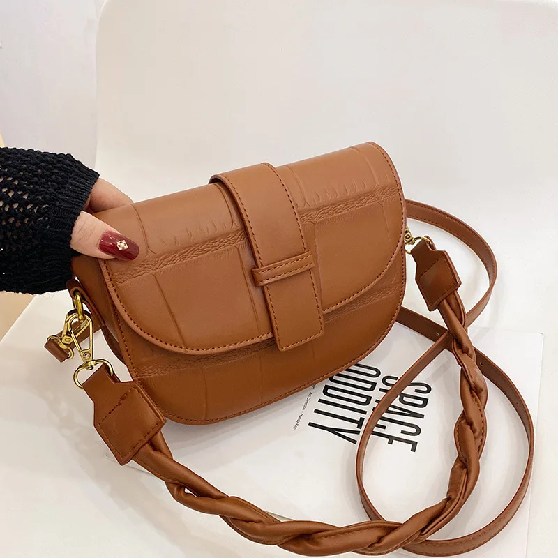 

Net red small bag 2020 new fashion autumn and winter underarm women's fashion saddle bag texture single shoulder messenger bag