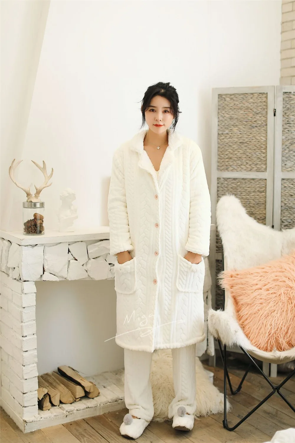 9563037006_1593802422