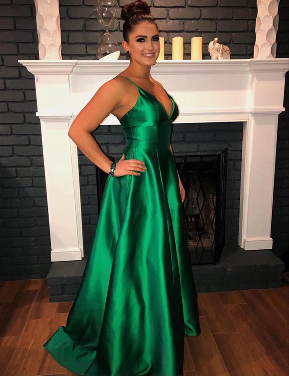 

Elegant Green Satin Evening Dress 2019 New Spaghetti Strap V-Neck A-Line Formal Dresses Simple Red Backless Prom Gowns