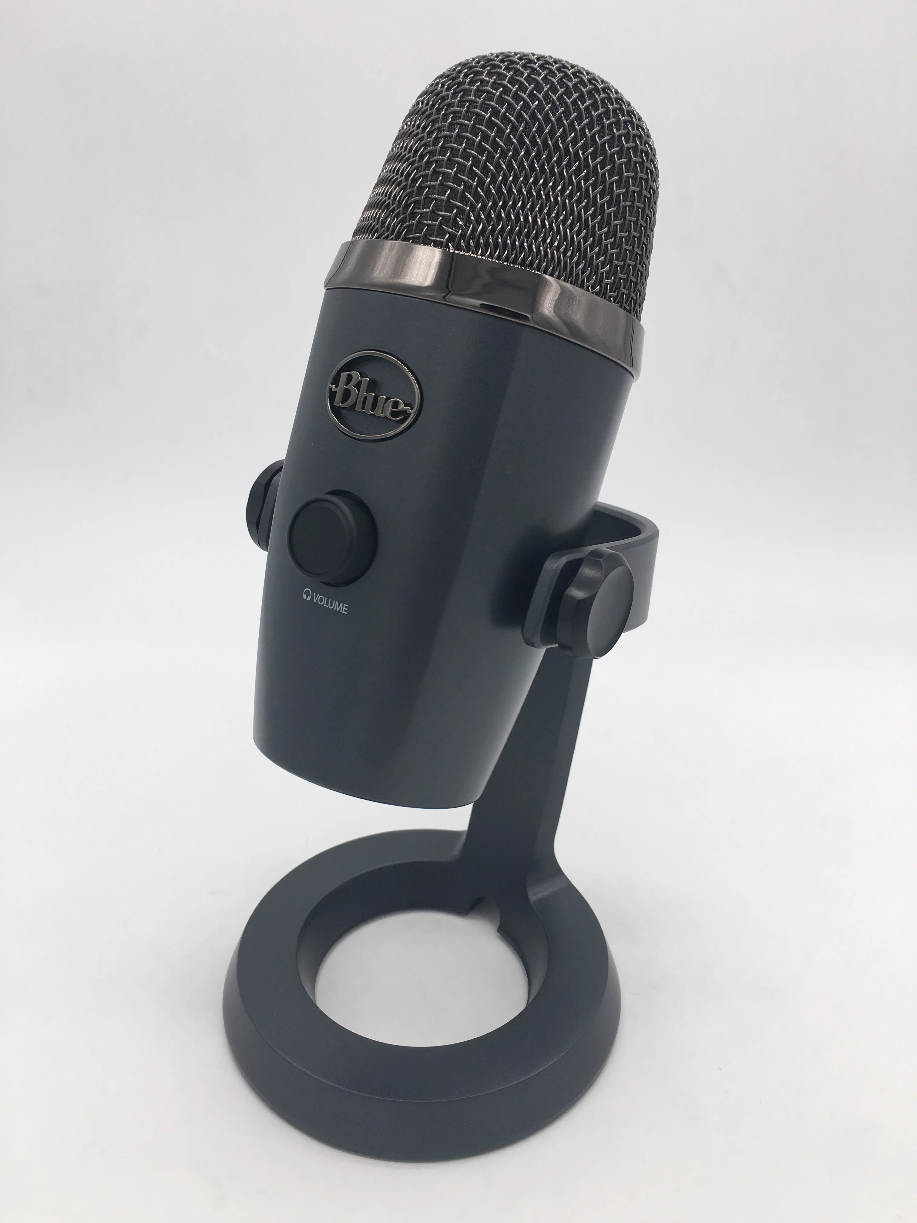 https://ae01.alicdn.com/kf/H3936af7cbb794647ab5e19d00e3ffb0bK/Blue-Yeti-Nano-snow-monster-condenser-digital-USB-microphone-for-podcasting-game-streaming-Skype-call-YouTube.jpg