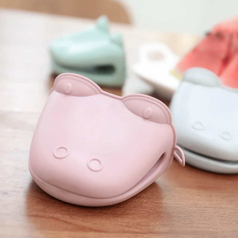 Cartoon Silicone Gloves Anti-scalding Oven Heat Resistant Tray Pot Dish Bowl Kitchen BBQ Holder Mitts Clip silicone oven mitts kitchen gloves silicone oven gloves silicone oven protector