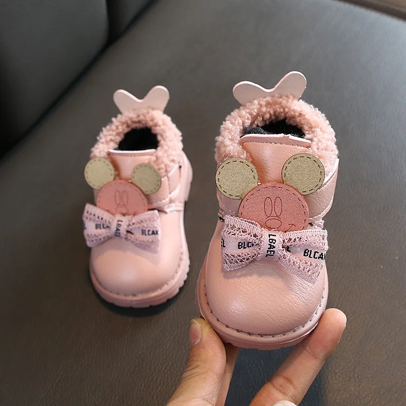 Зимние сапоги для маленьких девочек; зимняя обувь для малышей; утепленные хлопковые плюшевые ботинки; милые Нескользящие теплые короткие ботинки с мягкой подошвой для новорожденных