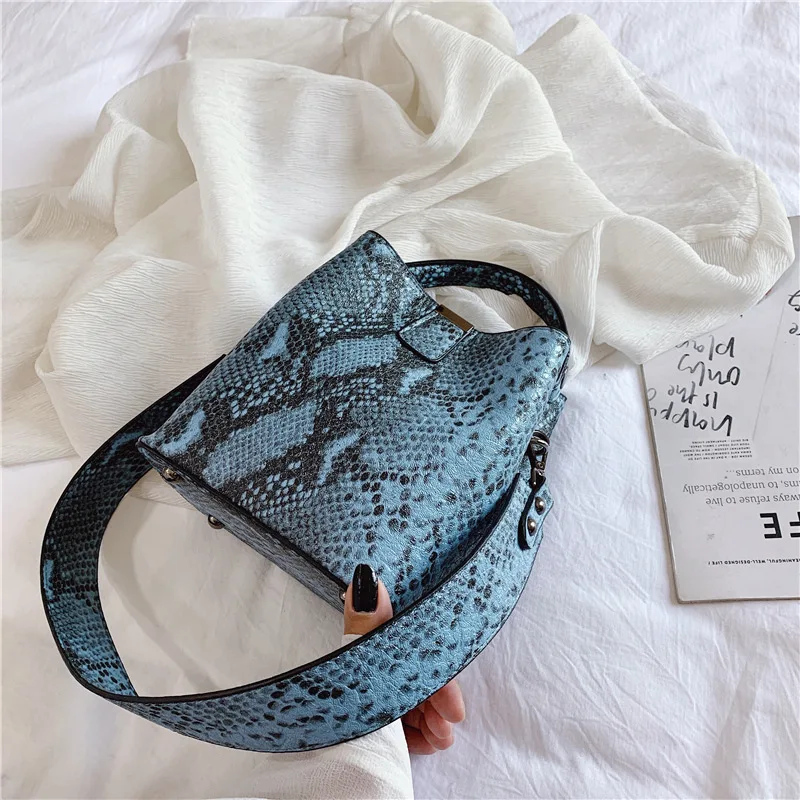 Casual Wide Strap Women's Messenger Bags for Women Large-capacity Pu Leather Lady Shoulder Bags Fashion Serpentine Bucket Bags