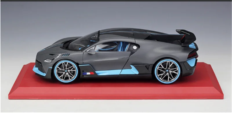 Коллекция 1:18 масштабная модель полученная литьем под давлением сплав модель Bugatti Divo супер Беговая Игрушечная машина режим игрушечный автомобиль дисплей для детей и взрослых
