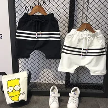 Которая производится в округе Вэньчжоу и верхняя одежда в Корейском стиле для детей-Стиль шорты комплекты для мальчиков Новые летние Стиль Универсальный панель Повседневное мешковатые штаны C12096