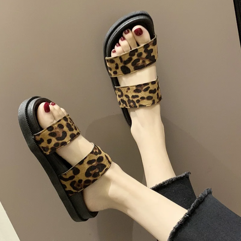 

Shoes Without Heel Women's Slippers 2019 Luxury Slides Low Summer Clogs Woman Flat New Designer Beach Leopard Fashion PU Rome