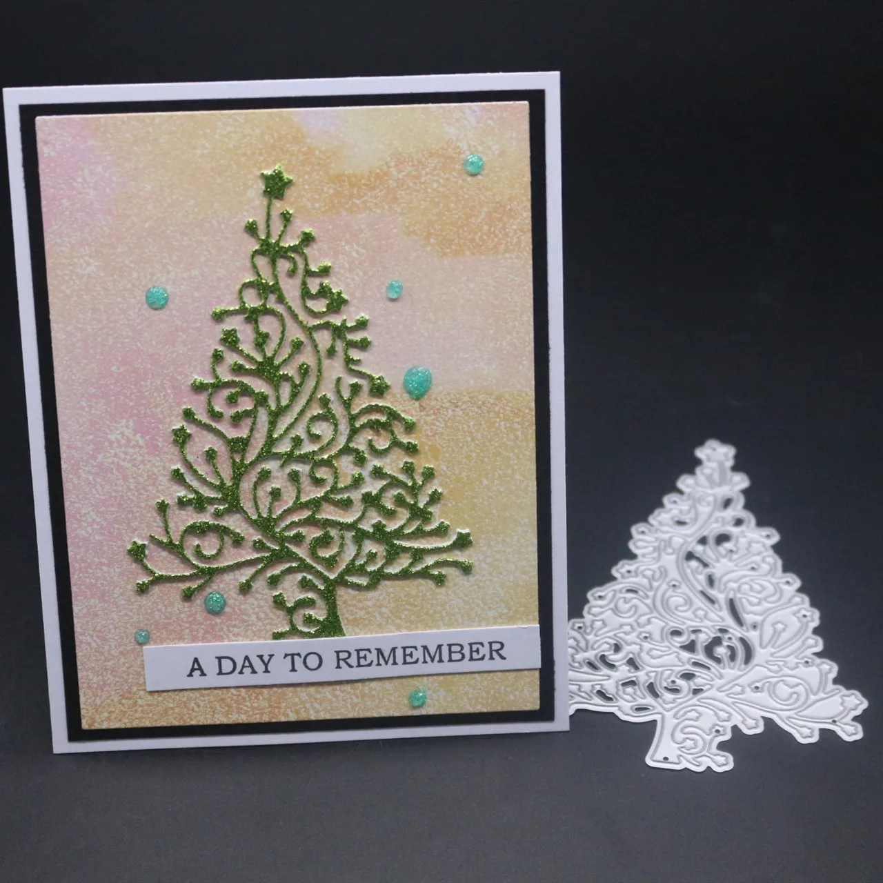 

Ufurty Cutting dies Christmas tree frame for Scrapbooking DIY Craft Paper Card Making Embossing Templat