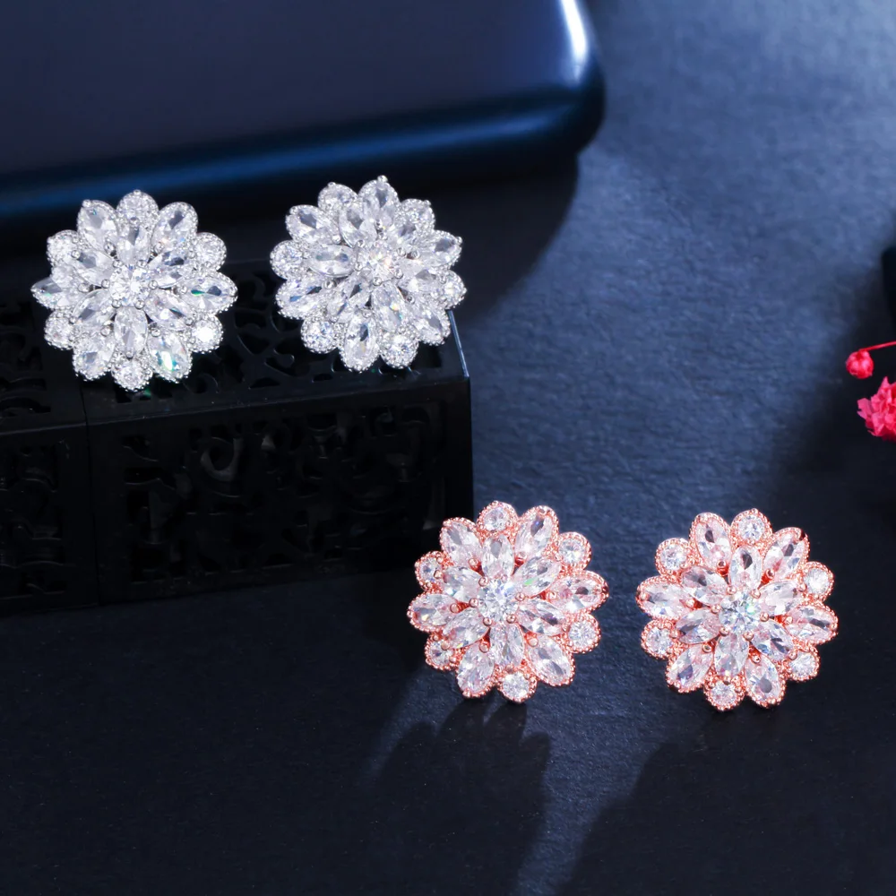 Orecchini Tondi In Argento Sterling 925 Con Zirconi 5A+ – Placcati Rodio – Diametro 8 Mm – Donna