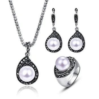 

tshou178 Fashion vintage pearl gun black crystal necklace earrings ring three-piece.