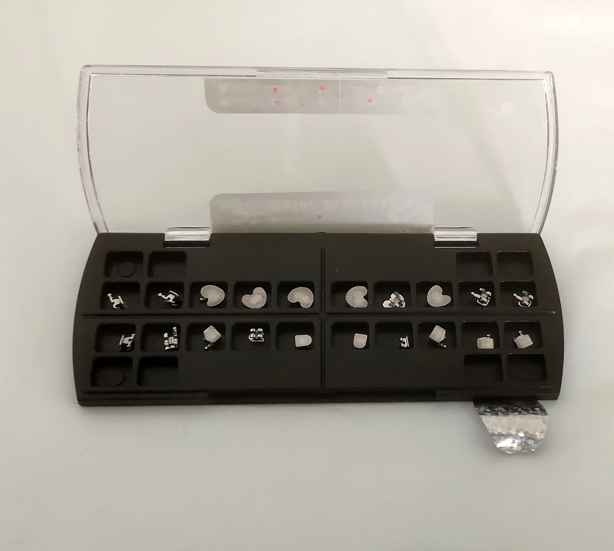 Рисунок 2 - 2 упаковки, металлические ортодонтические