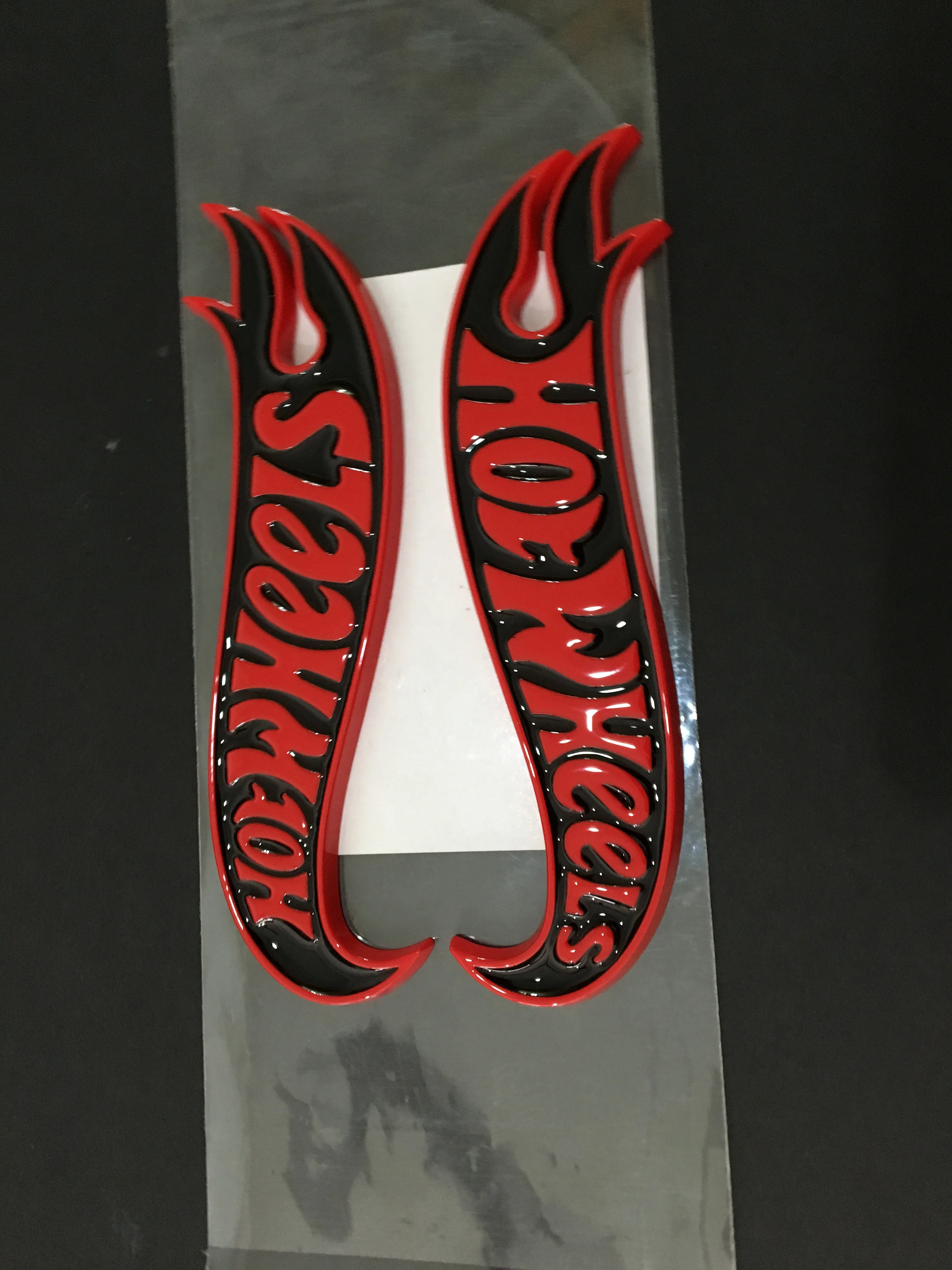 1pair red &amp black Hot Wheels Flames Emblem Badge Rod Mustang Camaro | Автомобили и мотоциклы