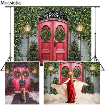 

Mocsicka Christmas Red Wooden Door Photography Background Christmas Tree Backdrop Child Portrait Decoration Props Photo Studio