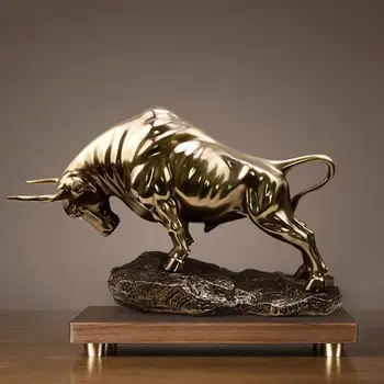 

1pc Office Creative Decoration Bull Resin Crafts Desktop Decoration Small Ornaments for Home Room (Golden)