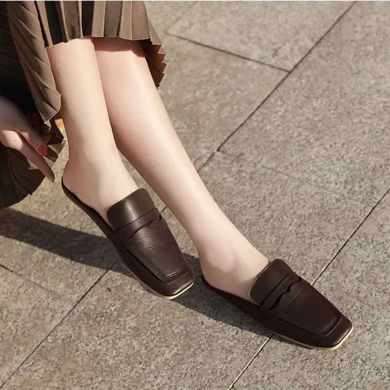 

2020 New Brand Fashion Mules Shoes Square Toe Leather Slippers Slip On Flats Designers Black Ladies Dress Sexy Beach Slipper