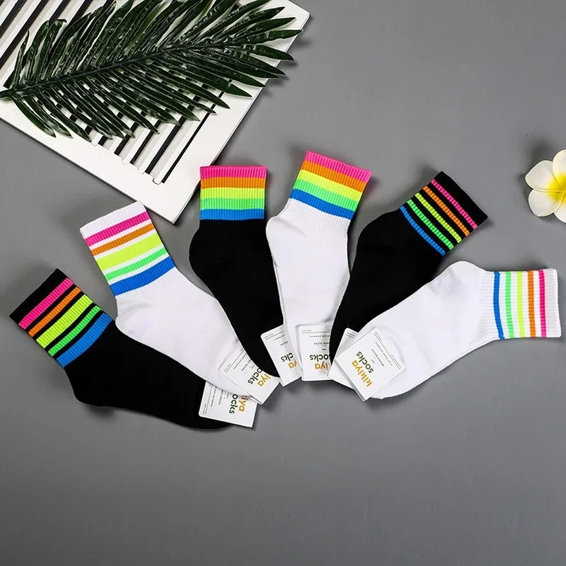 Однотонные радужные полосатые носки с принтом, весенне-осенние женские хлопковые носки, модные трендовые повседневные спортивные дышащие впитывающие пот носки