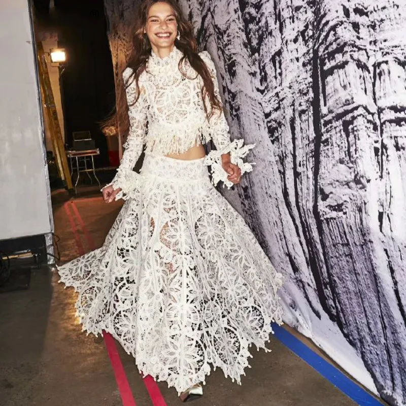 

2019 new turtleneck flare sleeves lace hollow out embroidery tassels shirt and high waist big bottoms sexy skirt F698