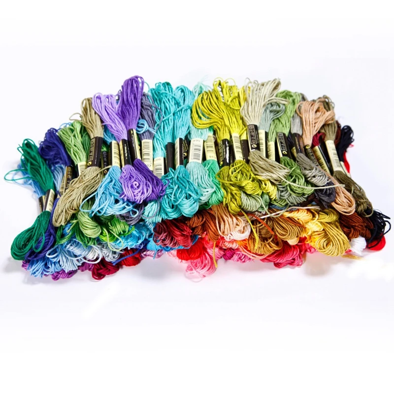 150 мотков разноцветных нитей для вышивки крестиком