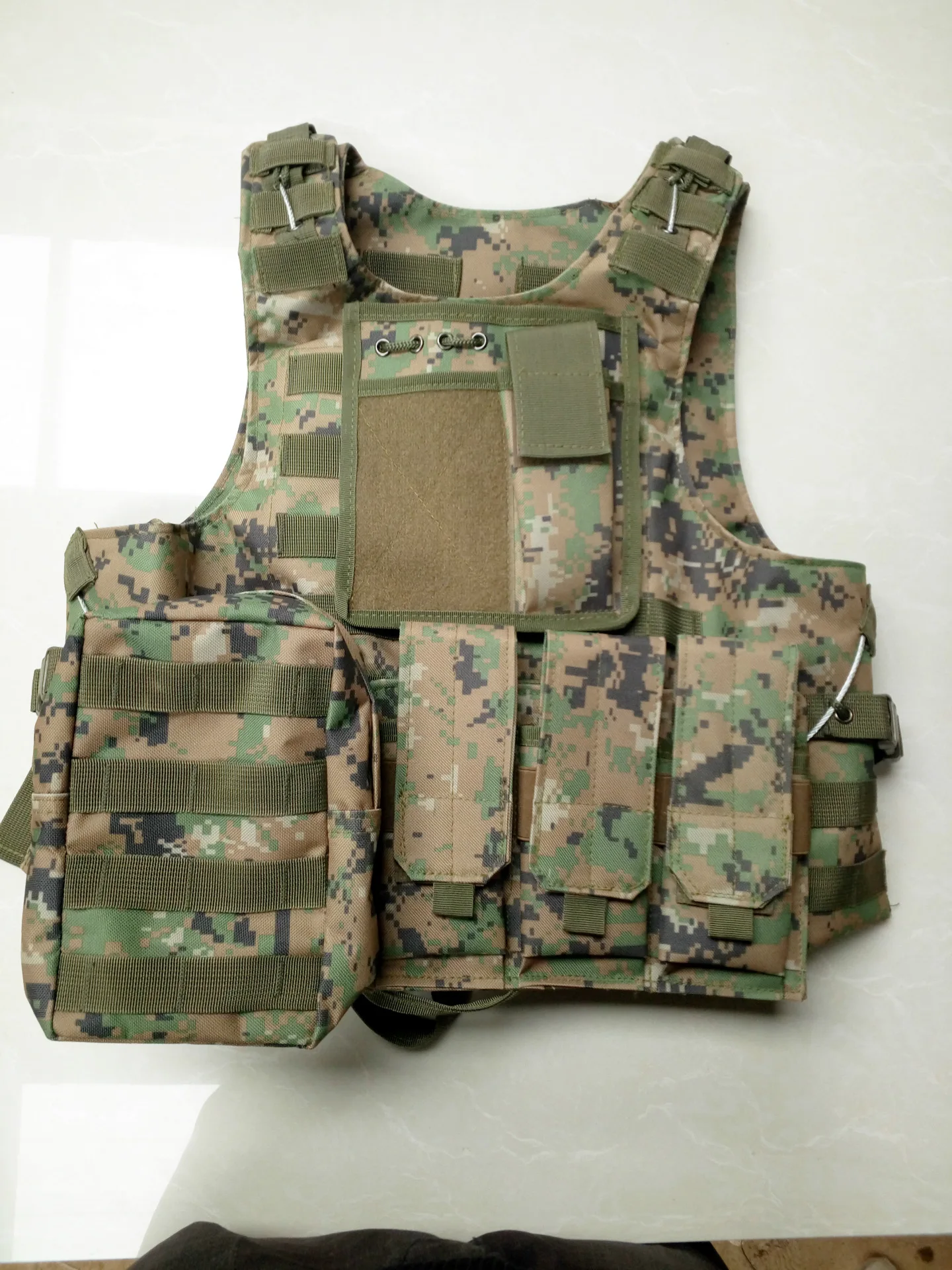 

Counter Strike Cosplay Game Equipment Tactical Vest Outdoor Survival Adventure Equipment Python Protective Vest