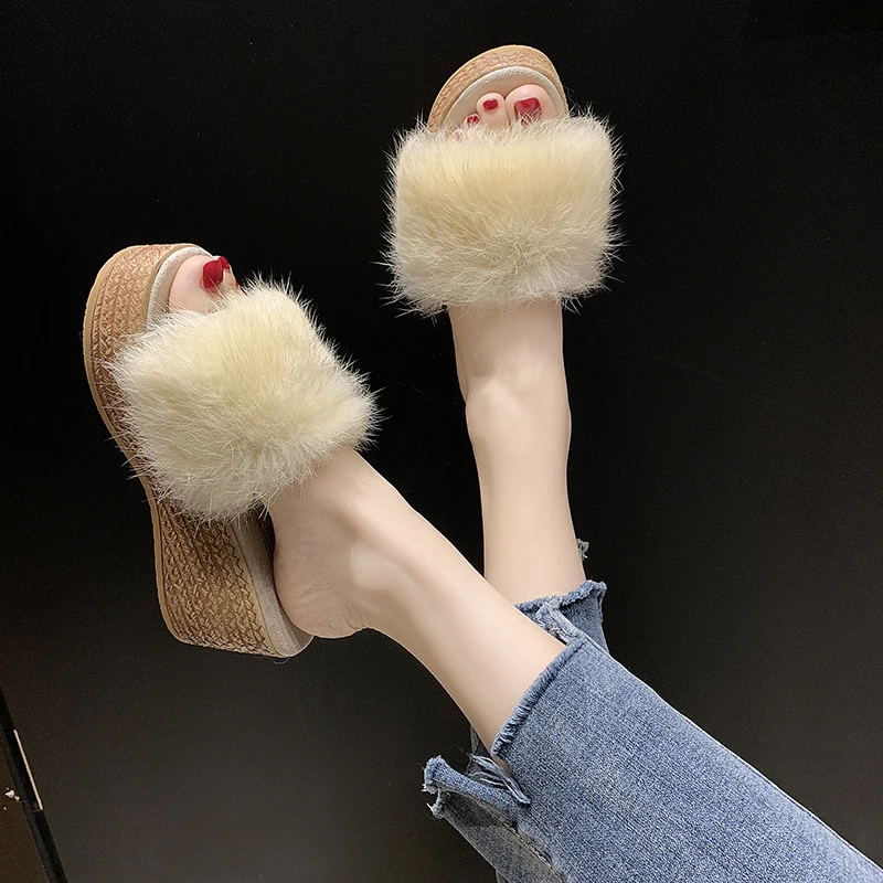 

Med Luxury Slides Shoes Slippers Fur Platform On A Wedge Shose Women Designer Soft Plush 2019 Flat Wedges Fabric with