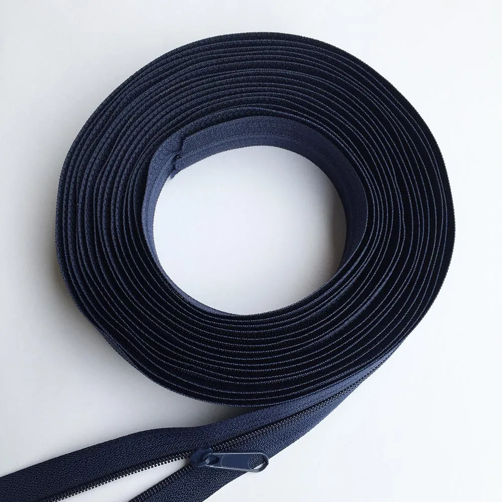 Durable Nylon Coil Zippers Roll with Assorted Sliders