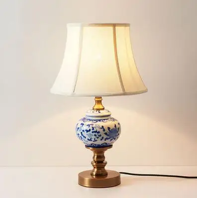 table lamp Современная китайская синяя и Белая Керамическая Настольная лампа для кровати, боковая фойе, гостиной, фарфоровая Ручная роспись цветов, настольная лампа 2533 - Цвет абажура: table lamp