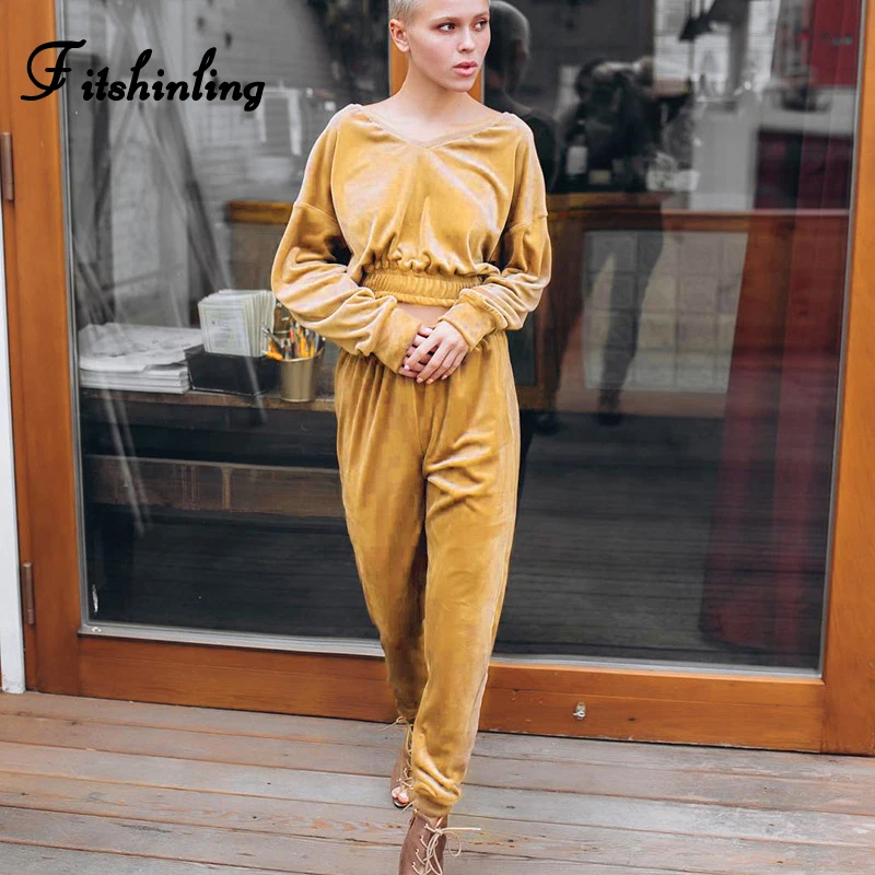 

Fitshinling Winter Velvet Matching Sets Cropped Sweatshirt Pants Fashion Women Two Piece Outfits Streetwear Slim Sexy Tracksuits
